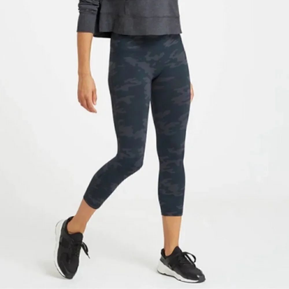 Spanx Look at Me Now Seamless Cropped Camo Leggings S